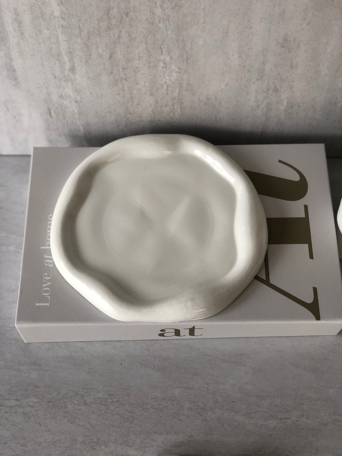 Irregular Round Decorative Tray – Handcrafted Unique Design for Home Decor